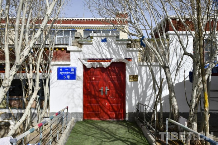 图为阿里噶尔县扎西岗乡典角村家家户户洋溢着新年的氛围　摄影：赵振宇