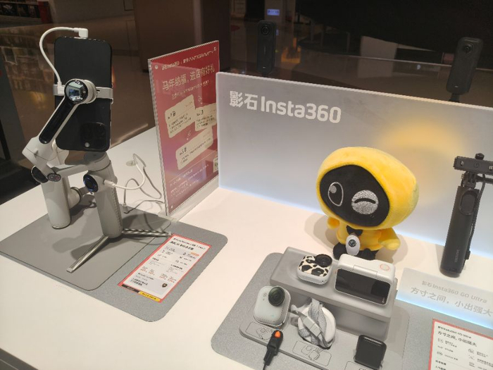 春节期间影石创新门店内的产品活动，郭莎摄