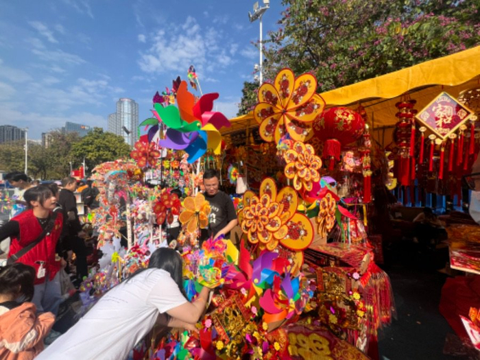 广州天河迎春花市。魏彤/摄