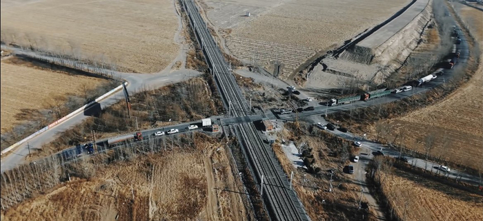 　省道310公路与通让铁路在老道口十字相交。