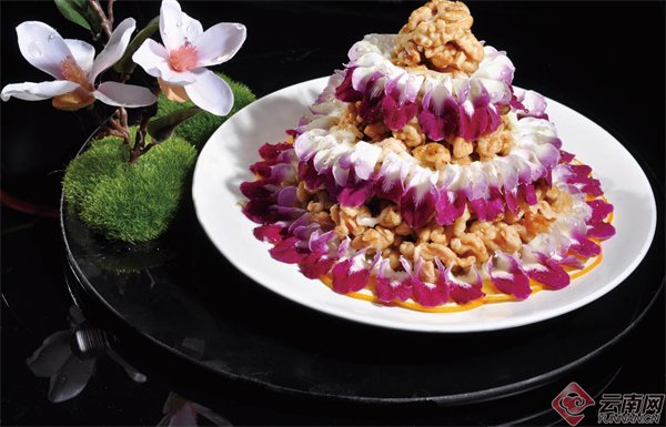 鲜花宴菜品 拾野·花膳供图