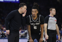 米奇谈卡斯尔防守坎宁安：各个方面的表现都非常出色