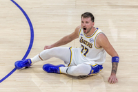 抱怨裁判成瘾？东契奇情绪失控连累球队 美媒怒批其正在伤害湖人