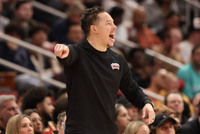 米奇·约翰逊：比赛中有数次连续对抗与缠斗 我们都回应得很恰当