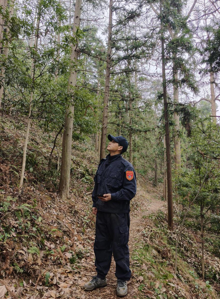 护林员袁志辉。