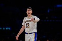 怎么回事？拉拉维亚近三场运动战出手合计仅7次 个人犯规8次