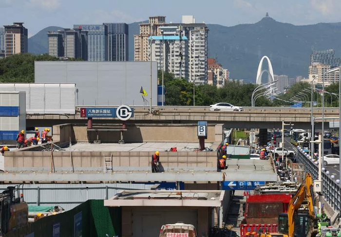 自2025年6月2日起，地铁1号线八角游乐园站封闭改造。新京报记者 王贵彬 摄