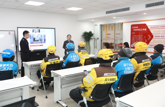 “食安哨兵”团成员集中培训。董芳忠/摄