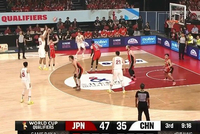 大胆投！贺希宁绕掩护 顶着防守球员直接干拔三分命中！