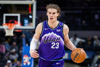 队记：马尔卡宁今日训练中遭遇髋部和脚踝受伤 将接受MRI检查