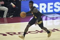 三大主力缺席！骑士VS雄鹿首发：施罗德 梅里尔 泰森 韦德 阿伦