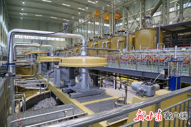 金徽新科材料有限公司自动化产线。本文图片均由新甘肃·甘肃日报通讯员何方摄