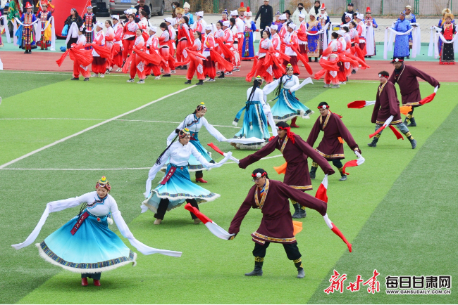 社火表演现场。新甘肃·甘肃日报记者 侯洪建摄