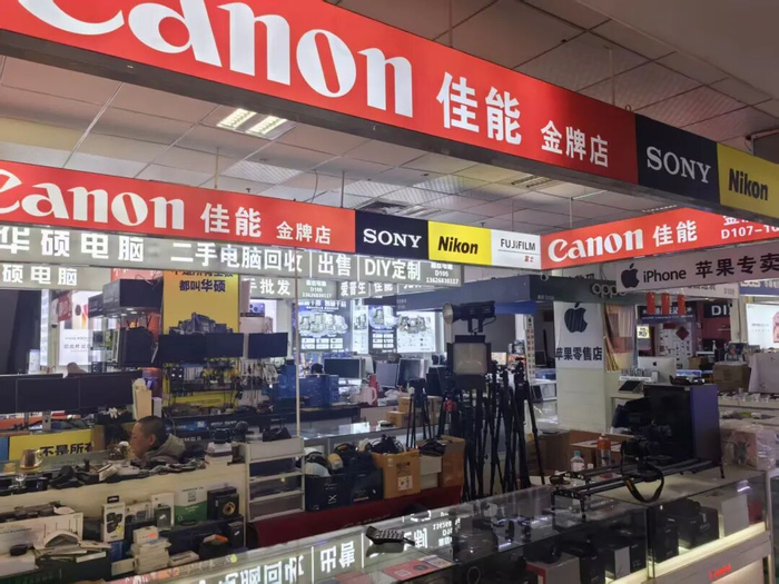 颐高数码线下相机门店。记者 毛雷君/摄 