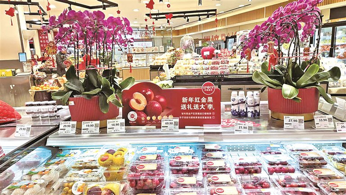 北京商超里的进口水果琳琅满目。光明日报记者张翼摄/光明图片