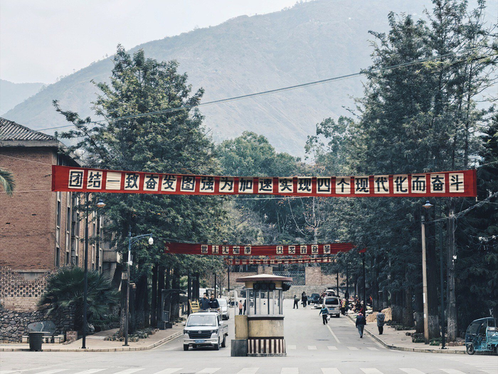 绿汁镇街景。罗俊丽 摄