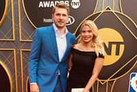 外媒传言东契奇和女友分手 两人社媒一年内几乎无互动&amp;包括情人节