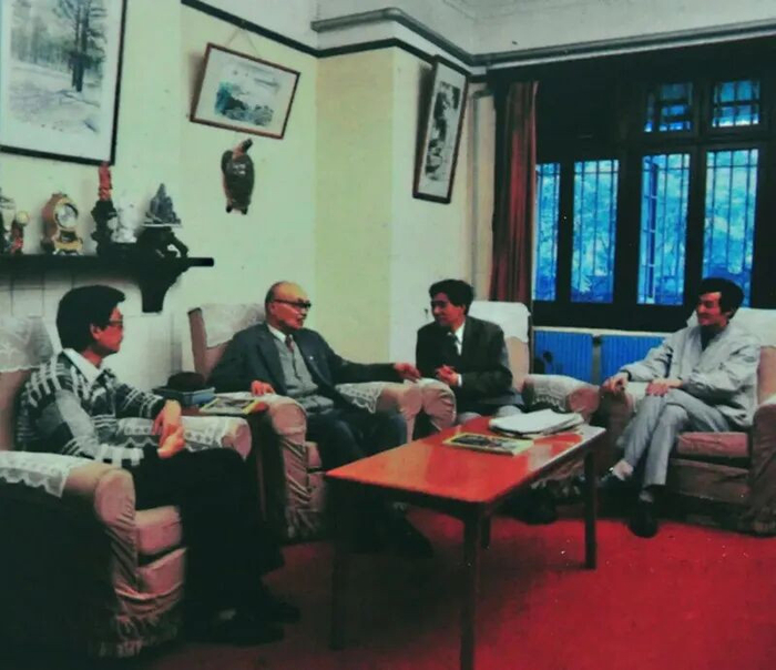 匡亚明组织召开《中国思想家评传丛书》编辑工作会议