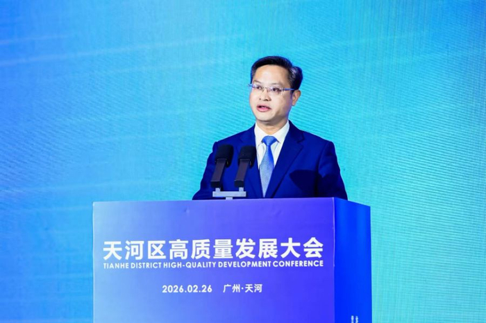 天河区委常委、常务副区长黄卓丰