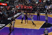 都靠你防守！文班先抢断&amp;福克斯助哈珀反击暴扣 再大帽谢德抛投