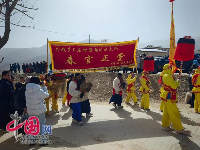 榆中县旧庄沟村的社火表演 （中国网记者杨佳 摄）