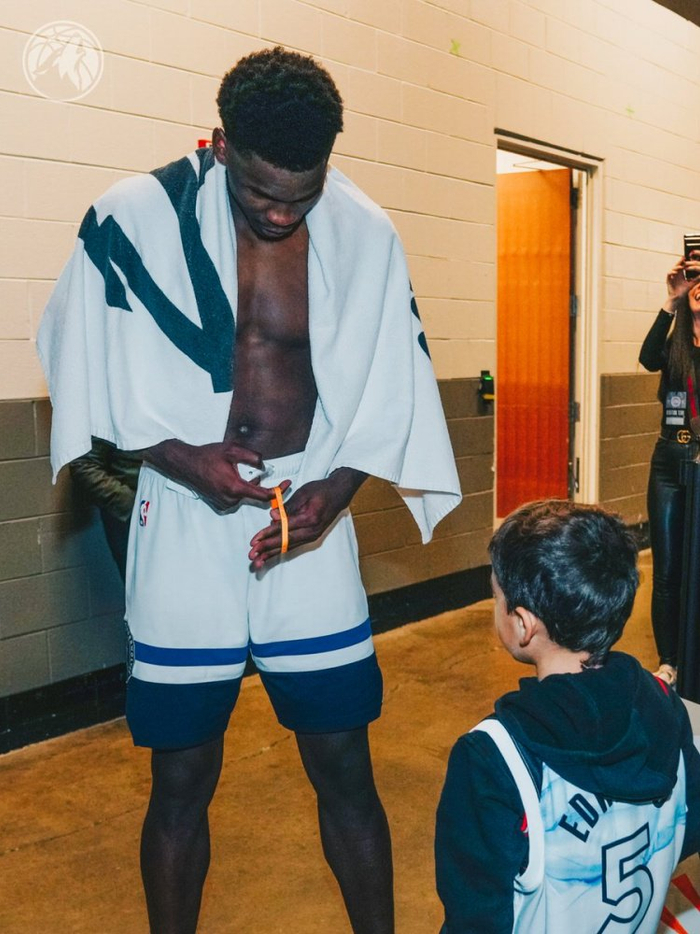 卢卡·赖特与爱德华兹合影