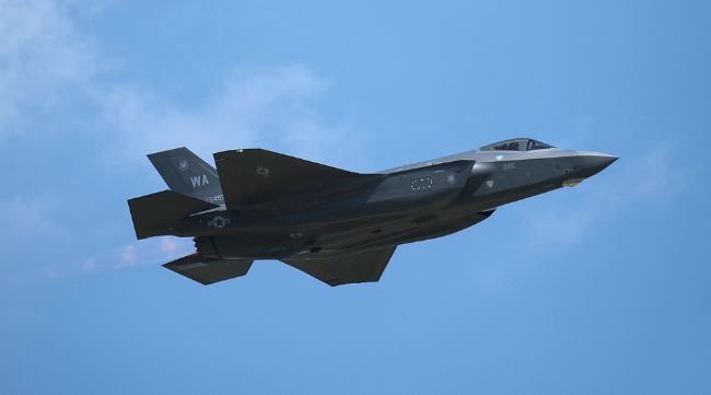   F-35战斗机 资料图 图源：视觉中国