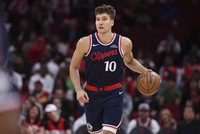 铁到家了！快船上半场三分12中1 博格丹半场结束前命中唯一三分