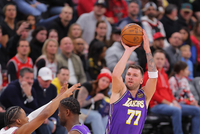 阿里纳斯：湖人的进攻就是不停1/5挡拆 剩下的球员全蹲底角等空位