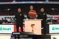 判罚引发热议！中日大战三名裁判分别来自新西兰、泰国和新加坡