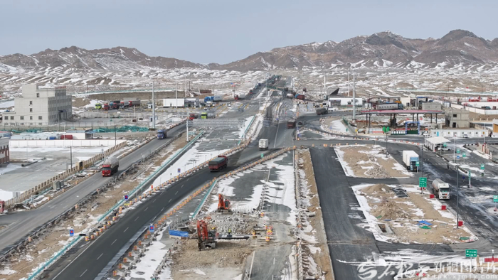 　　2026年2月5日，哈密市伊州区星星峡镇一角。杨宏建摄