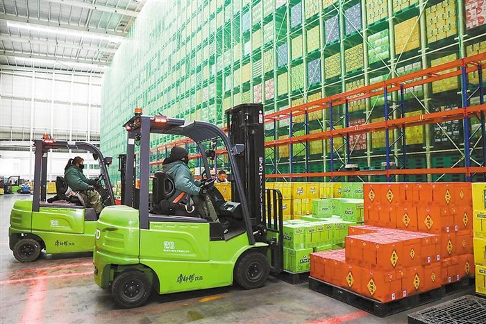     图为廊坊顶津食品有限公司复工现场。本报通讯员 陈龙 摄