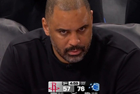 “不需要控卫”！火箭叒失误落后19分 乌度卡气出死亡之瞳！