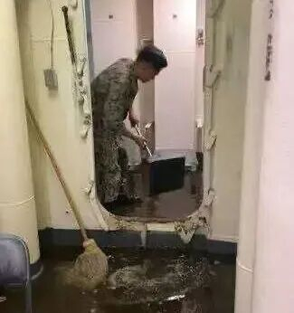 美军“福特”号航母，上厕所排队超45分钟？！