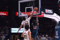 没上场也很有参与感！约翰逊钉板大帽华莱士 掘金替补席吃T