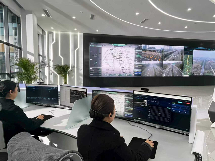 成仁高速“智慧云仓”大厅内云座席工作区域