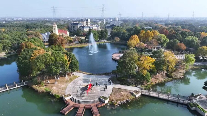 春运期间，直升机在站点停泊。