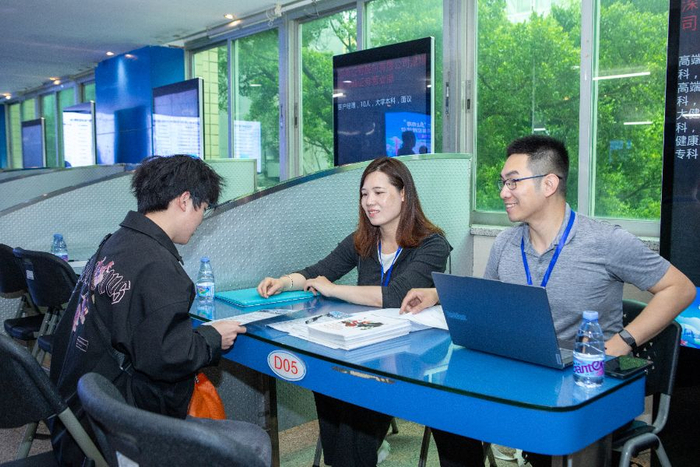 （招聘会现场。活动方供图）