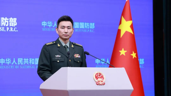 2月28日下午，国防部新闻发言人张晓刚大校就近期涉军问题发布消息。张智程 摄