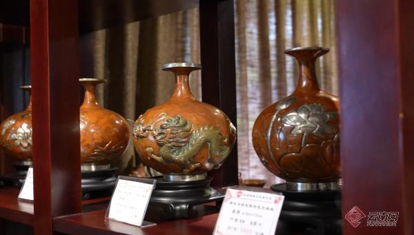 斑铜产品。李文君 摄