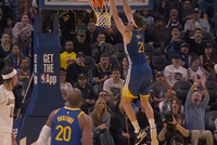 直接空了！波斯特前场篮板假传晃晕两人双手炸扣