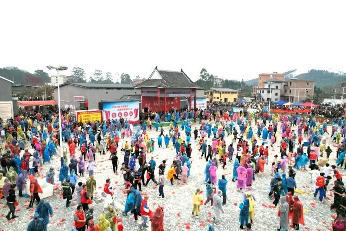佛冈县高岗镇新联社冈下豆腐节广场。 图片来源：佛冈发布
