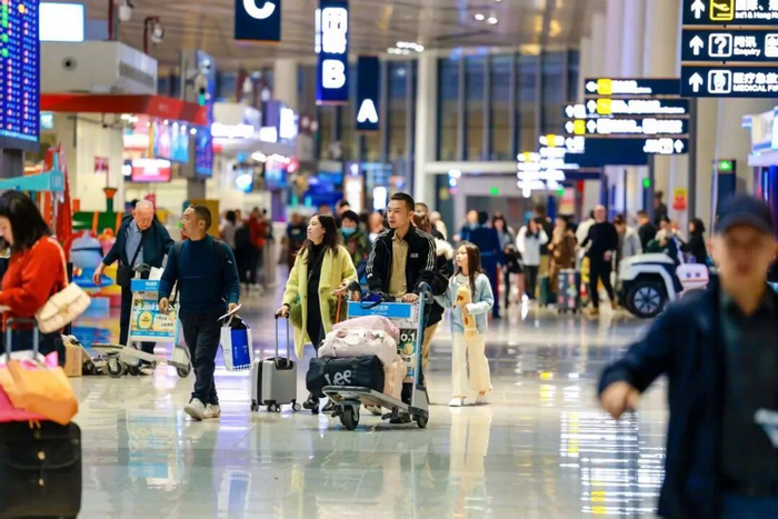 春节假期，美兰机场人流如织。海南机场供图
