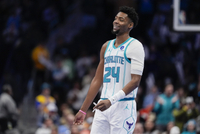 输出全靠你！布兰登·米勒半场三分7中5轰下19分5板 次节4记三分