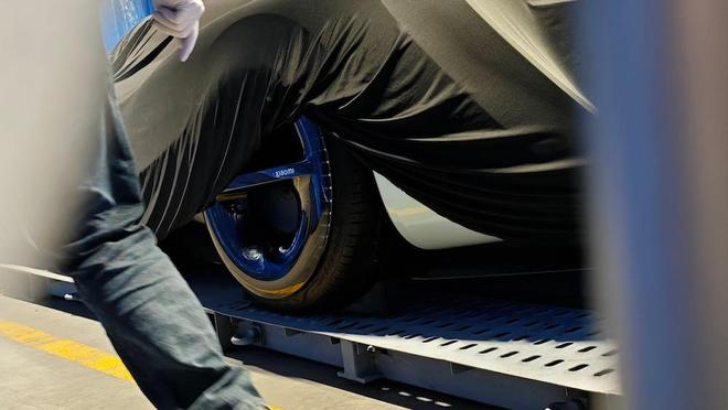 ▲轮毂印有“xiaomi”字样