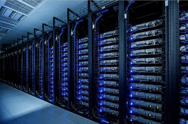 △数据托管公司存储海量数据的机柜