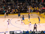 穷追猛打！詹姆斯三分飙中后奋力补篮得手 可惜加罚没有