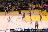 穷追猛打！詹姆斯三分飙中后奋力补篮得手 可惜加罚没有