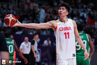 可圈可点！余嘉豪首节1中1贡献4分4板 罚球2中2