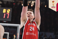 归化对比：霍金森砍24分7板率日本胜韩国 科克对阵中国男篮12+10